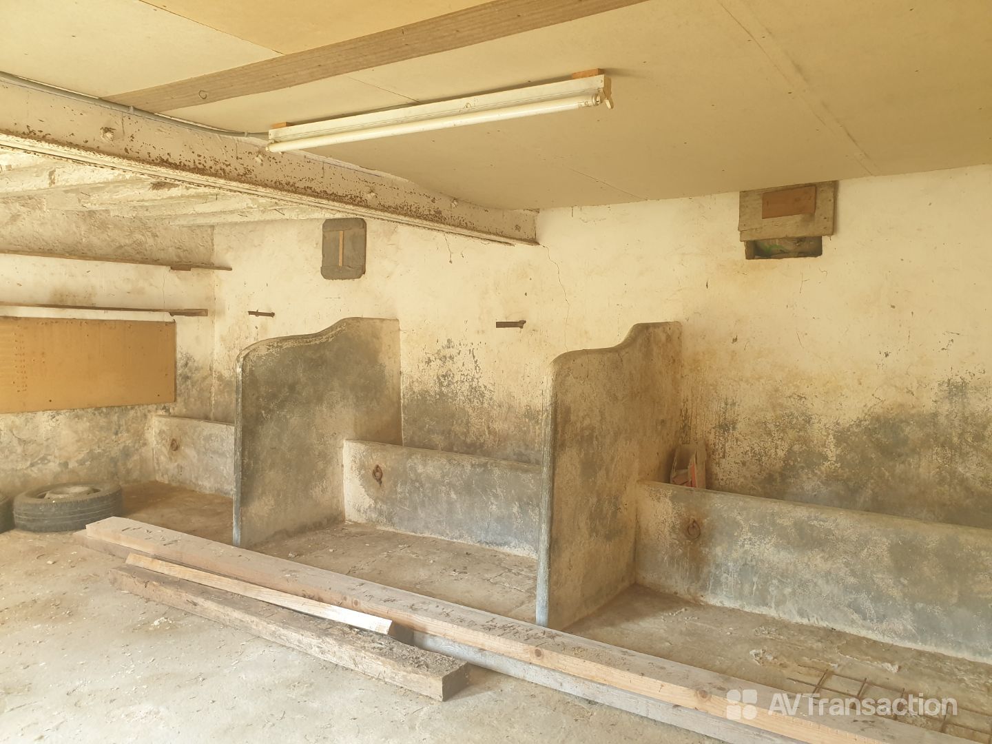 Maison à rénover à vendre  - 7 pièce(s) - 159.6m2 - Villeloin-coulangé (37460)