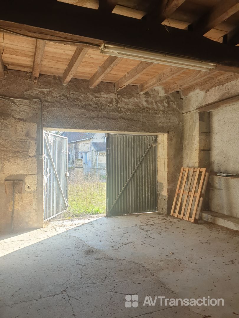 Maison à rénover à vendre  - 7 pièce(s) - 159.6m2 - Villeloin-coulangé (37460)