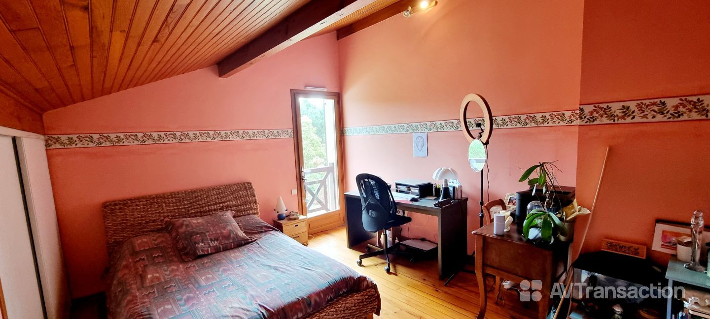 Maison landaise en lisière de forêt.