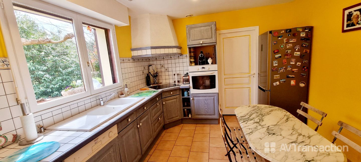 Maison landaise en lisière de forêt.