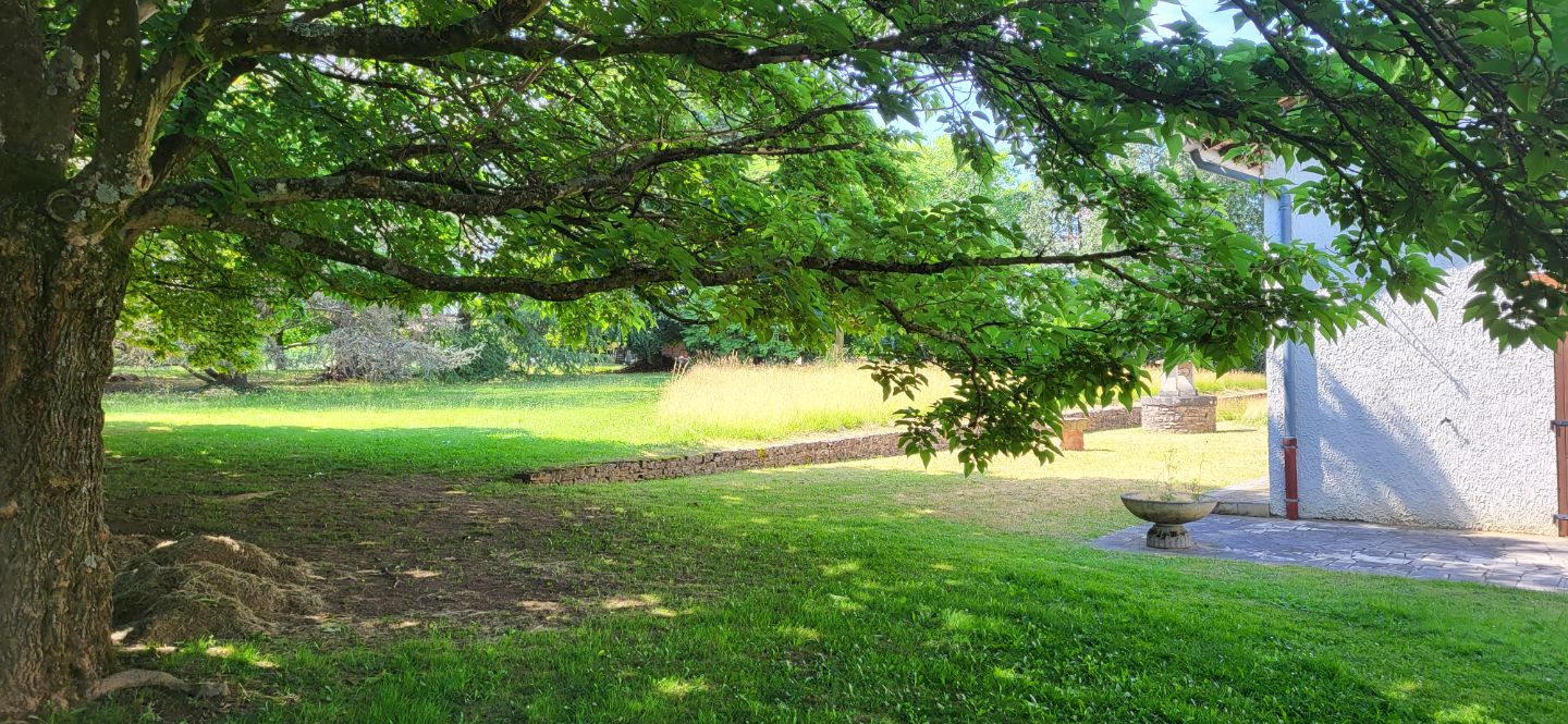 Cruzilles-les-Mepillat Terrain libre constructeur 1230 m2 