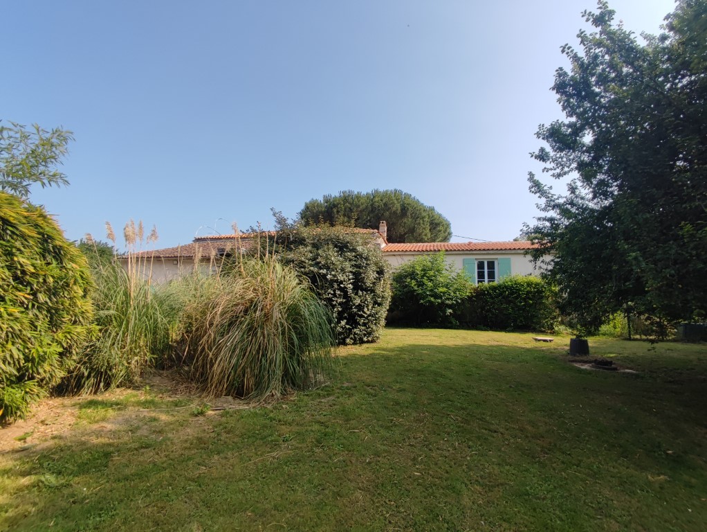 Maison à vendre  - 8 pièce(s) - 194m2 - Gemozac (17260)