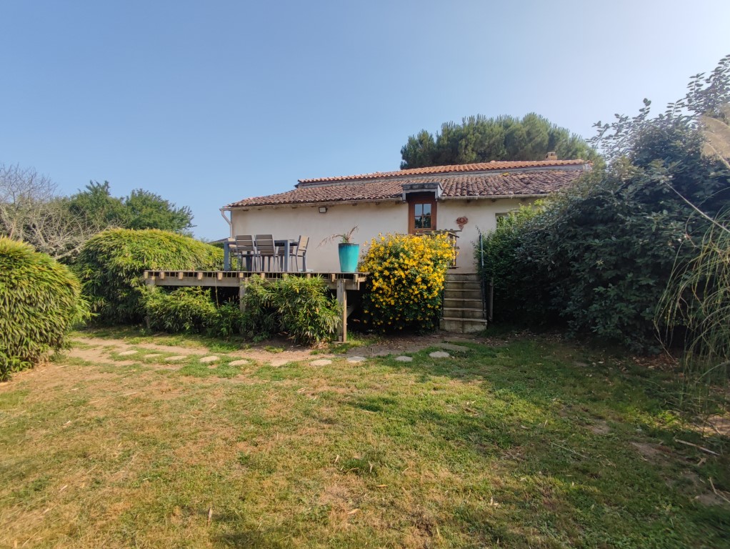 Maison à vendre  - 8 pièce(s) - 194m2 - Gemozac (17260)