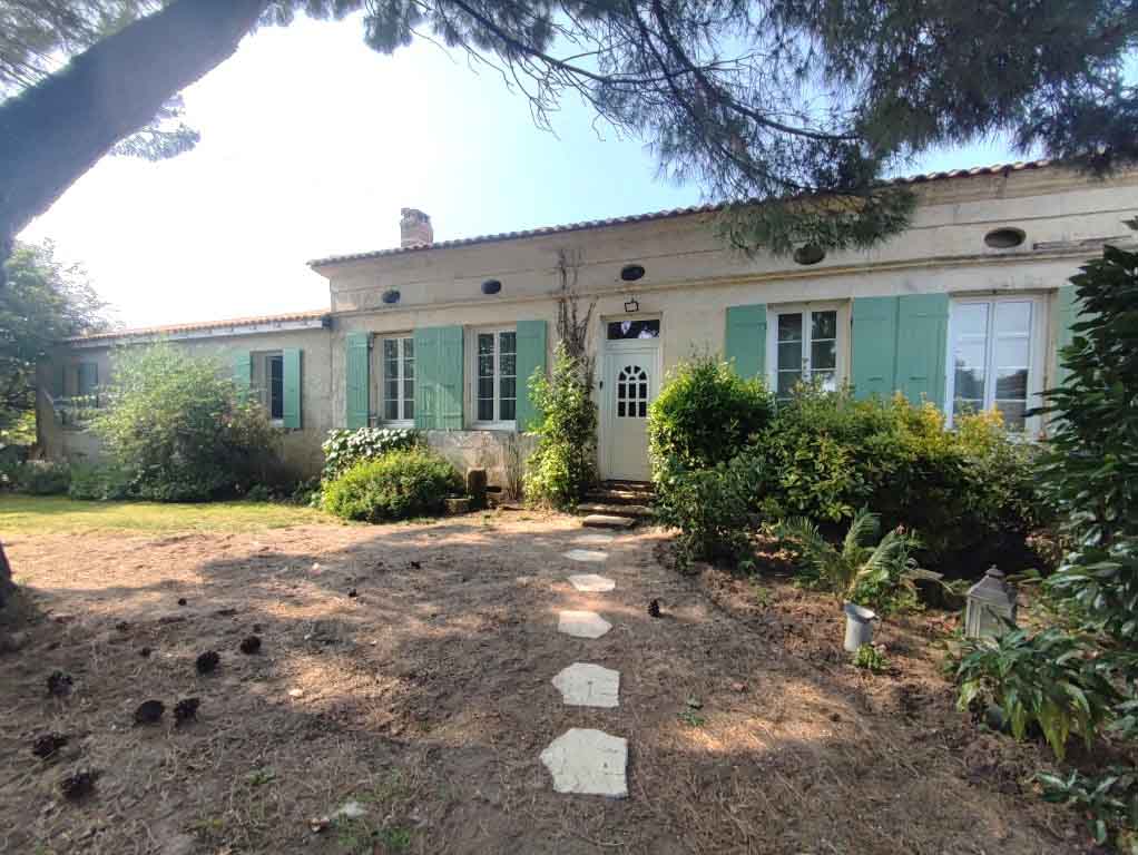Maison à vendre  - 8 pièce(s) - 194m2 - Gemozac (17260)