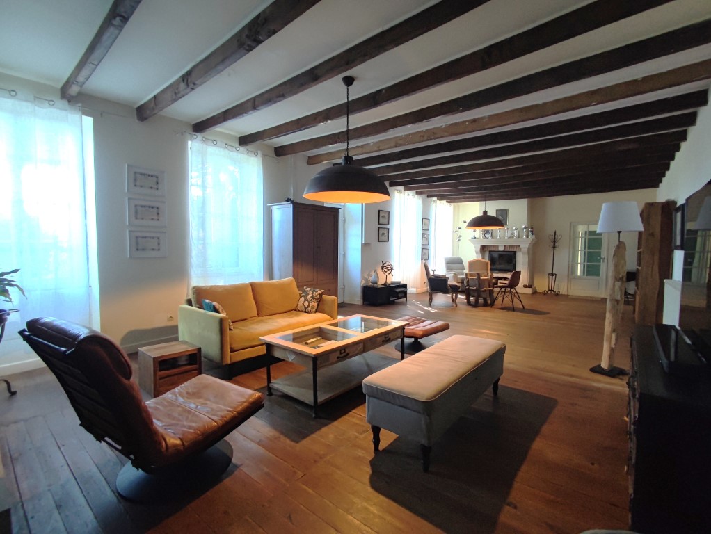 Maison à vendre  - 8 pièce(s) - 194m2 - Gemozac (17260)