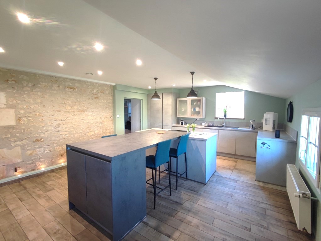 Maison à vendre  - 8 pièce(s) - 194m2 - Gemozac (17260)