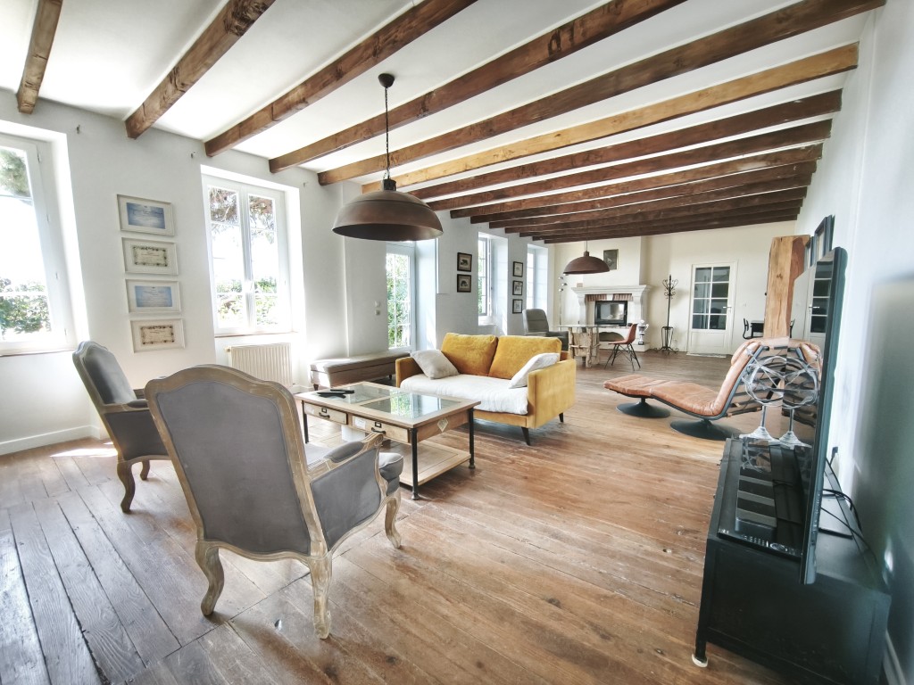 Maison à vendre  - 8 pièce(s) - 194m2 - Gemozac (17260)