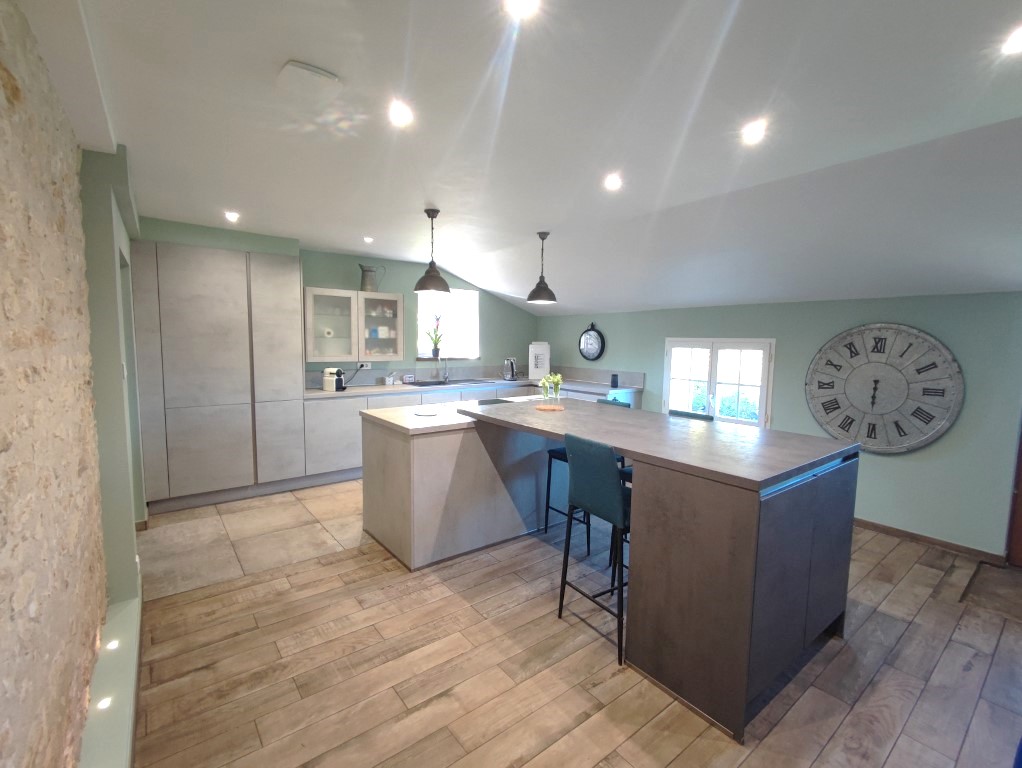 Maison à vendre  - 8 pièce(s) - 194m2 - Gemozac (17260)