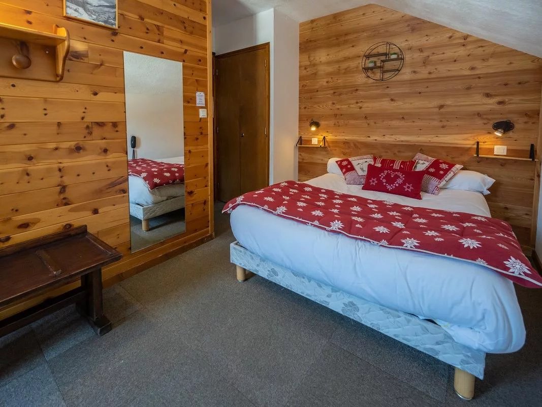 Immeuble commercial à vendre  - 20 pièce(s) - 830m2 - Molines-en-queyras (05350)