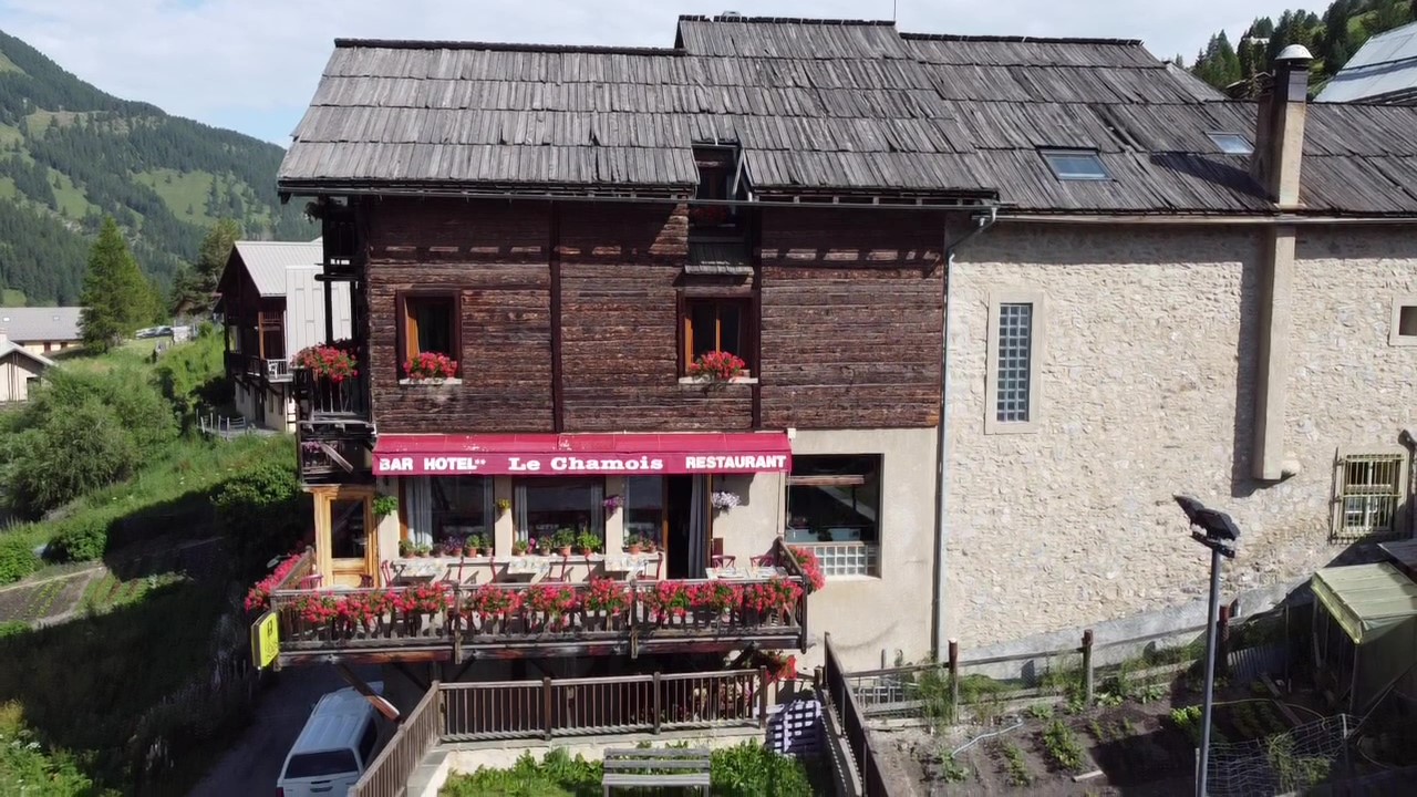 Immeuble commercial à vendre  - 20 pièce(s) - 830m2 - Molines-en-queyras (05350)