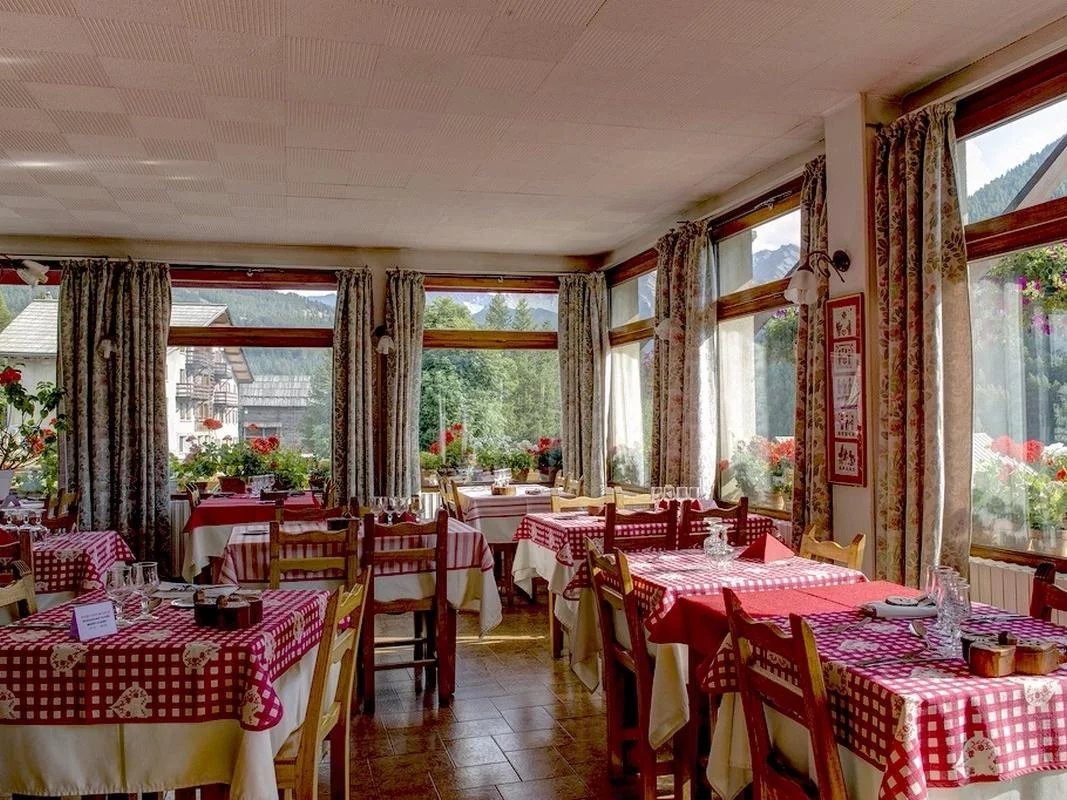 Immeuble commercial à vendre  - 20 pièce(s) - 830m2 - Molines-en-queyras (05350)