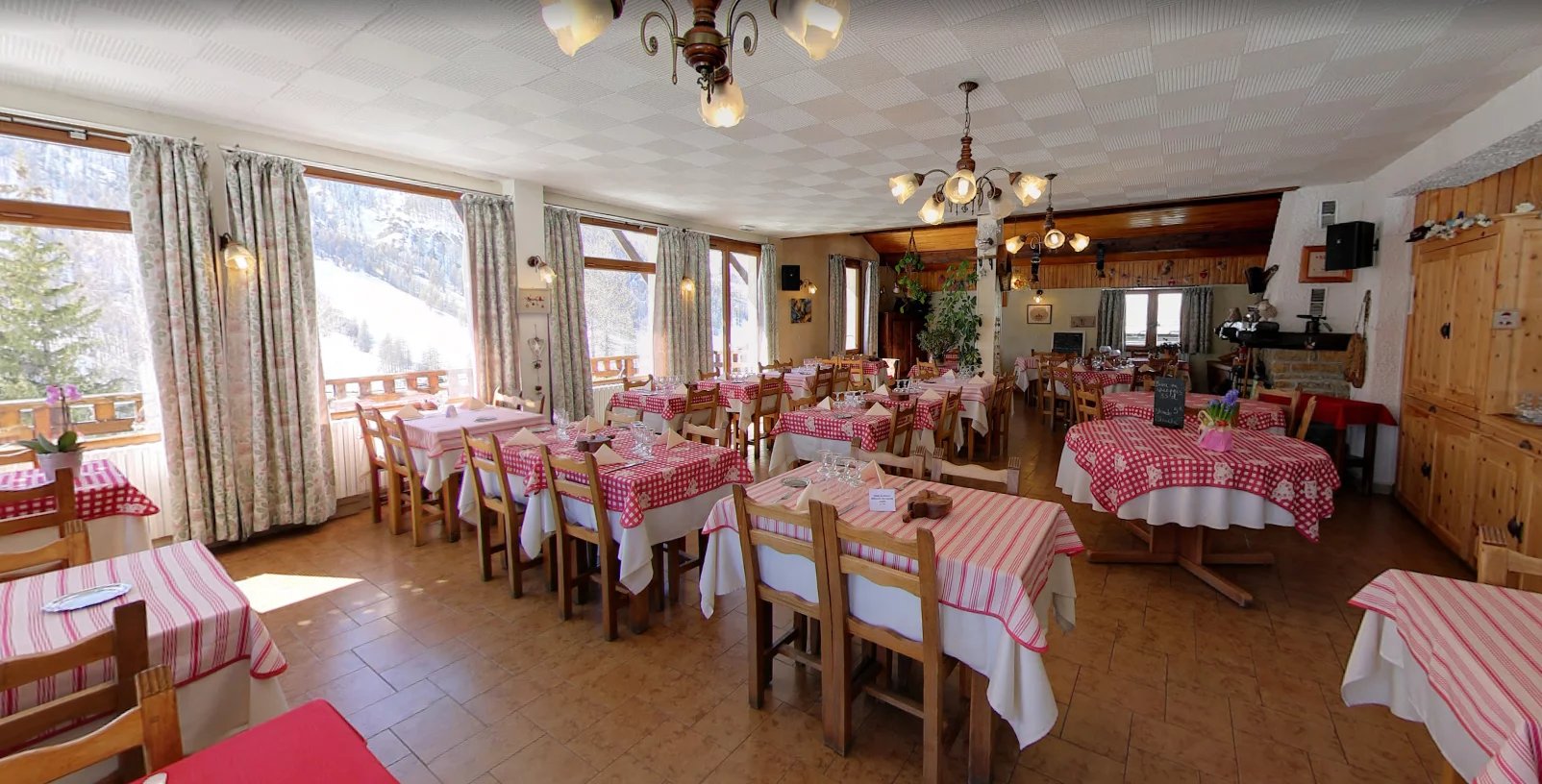 Immeuble commercial à vendre  - 20 pièce(s) - 830m2 - Molines-en-queyras (05350)