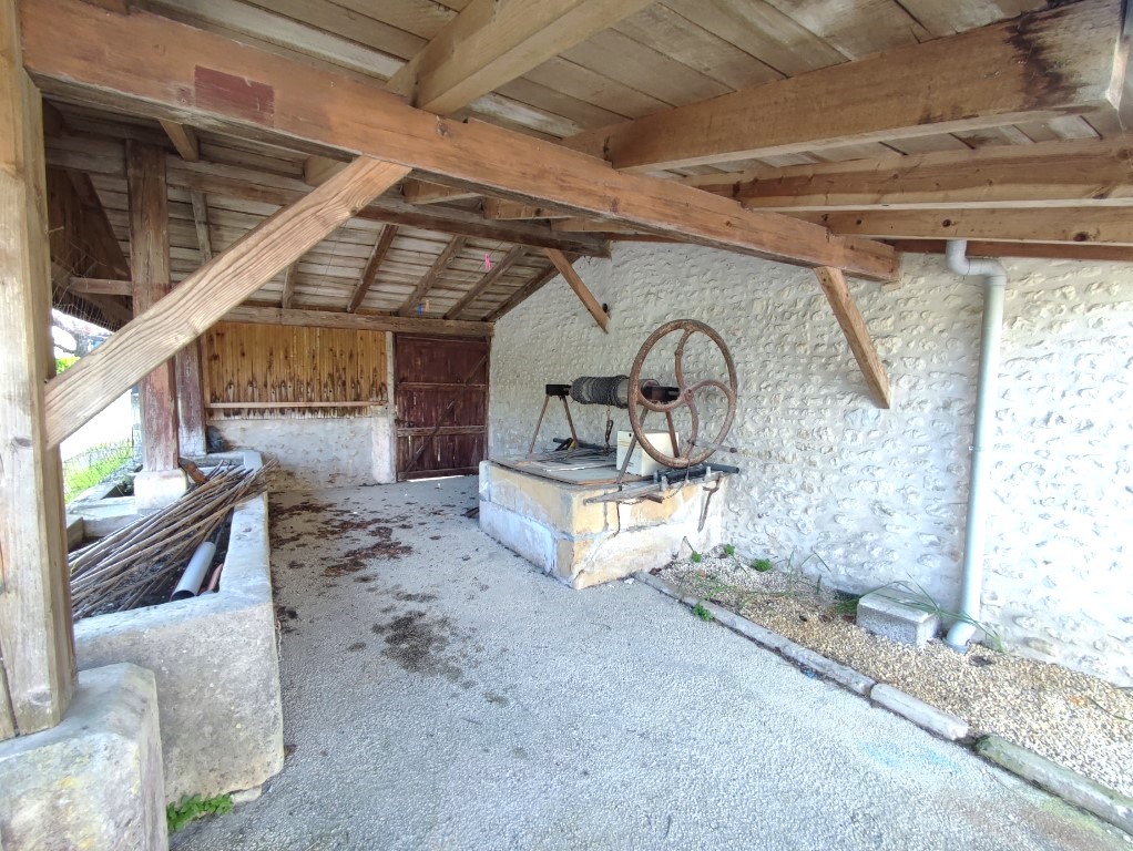 A QUELQUES MINUTES DE PONS