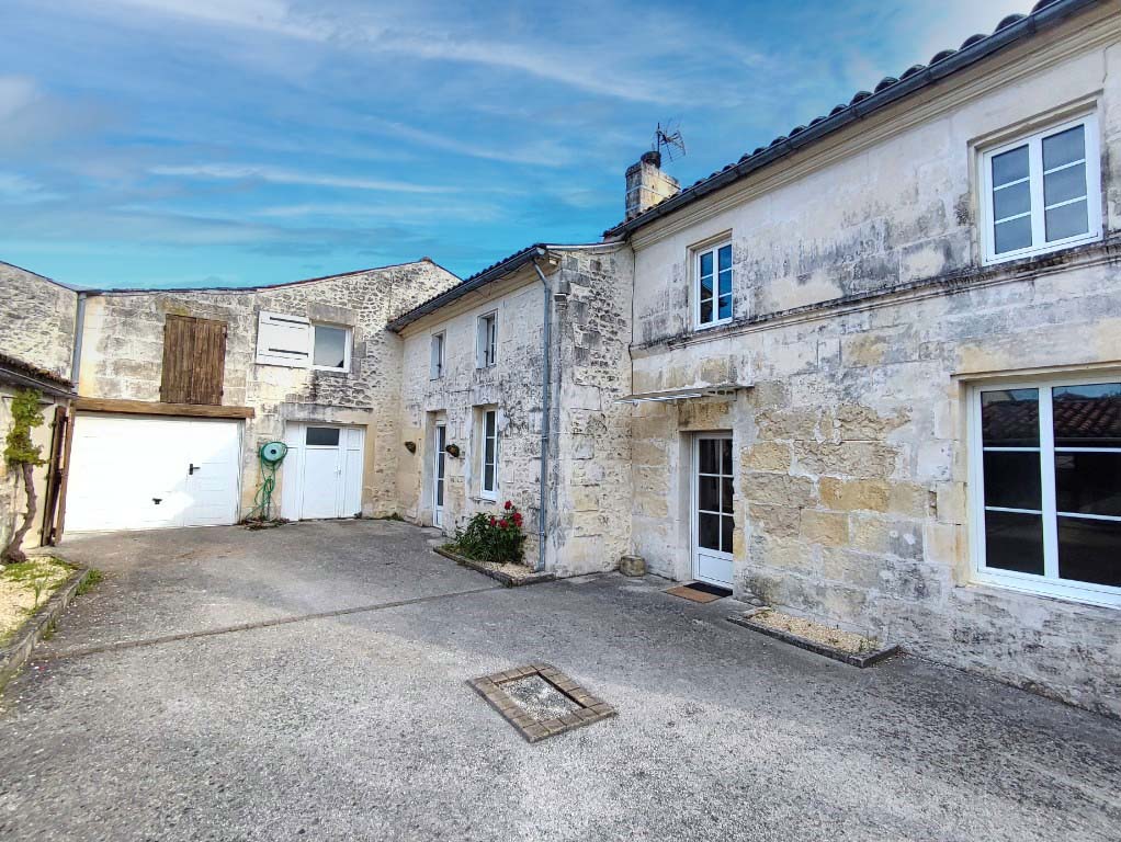 Maison à vendre  - 7 pièce(s) - 182m2 - Bougneau (17800)