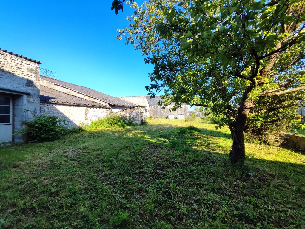 Maison à vendre  - 7 pièce(s) - 182m2 - Bougneau (17800)