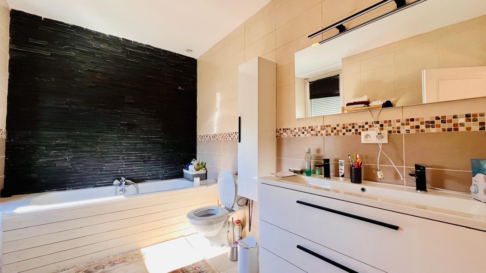 Maison de ville à vendre  - 5 pièce(s) - 180m2 - Douvaine (74140)