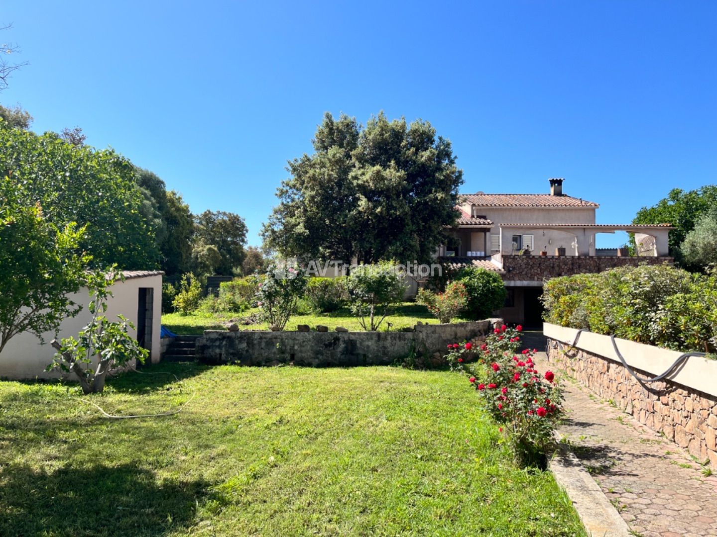 A vendre Maison plus 2 Appartements