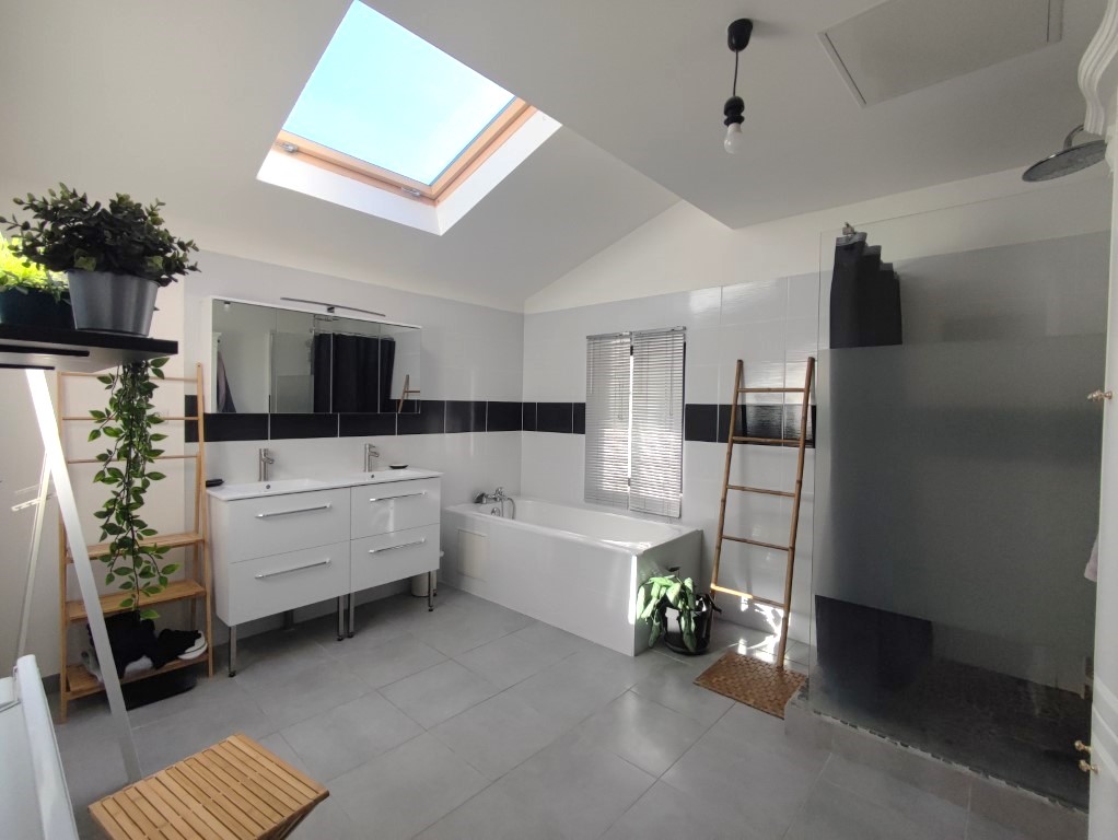 Maison à vendre  - 5 pièce(s) - 150m2 - Medis (17600)