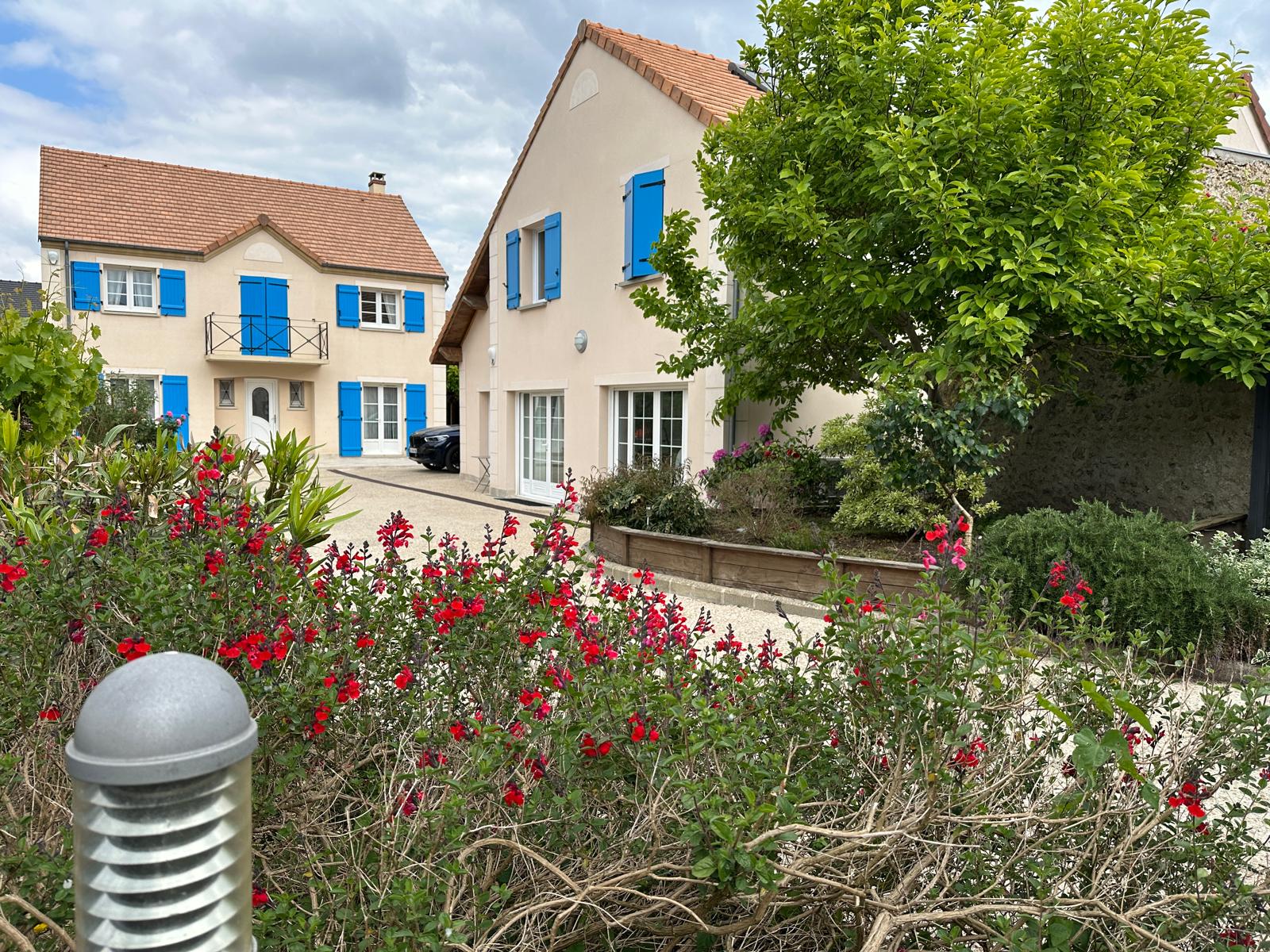 Maison familiale de 180 m² + dépendance bureaux de 87 m² 