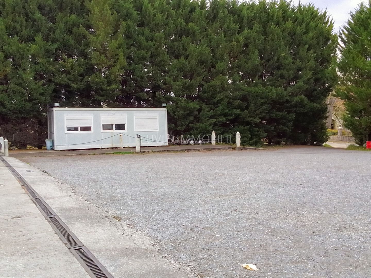 TERRAIN INDUSTRIEL DE 2230 M²