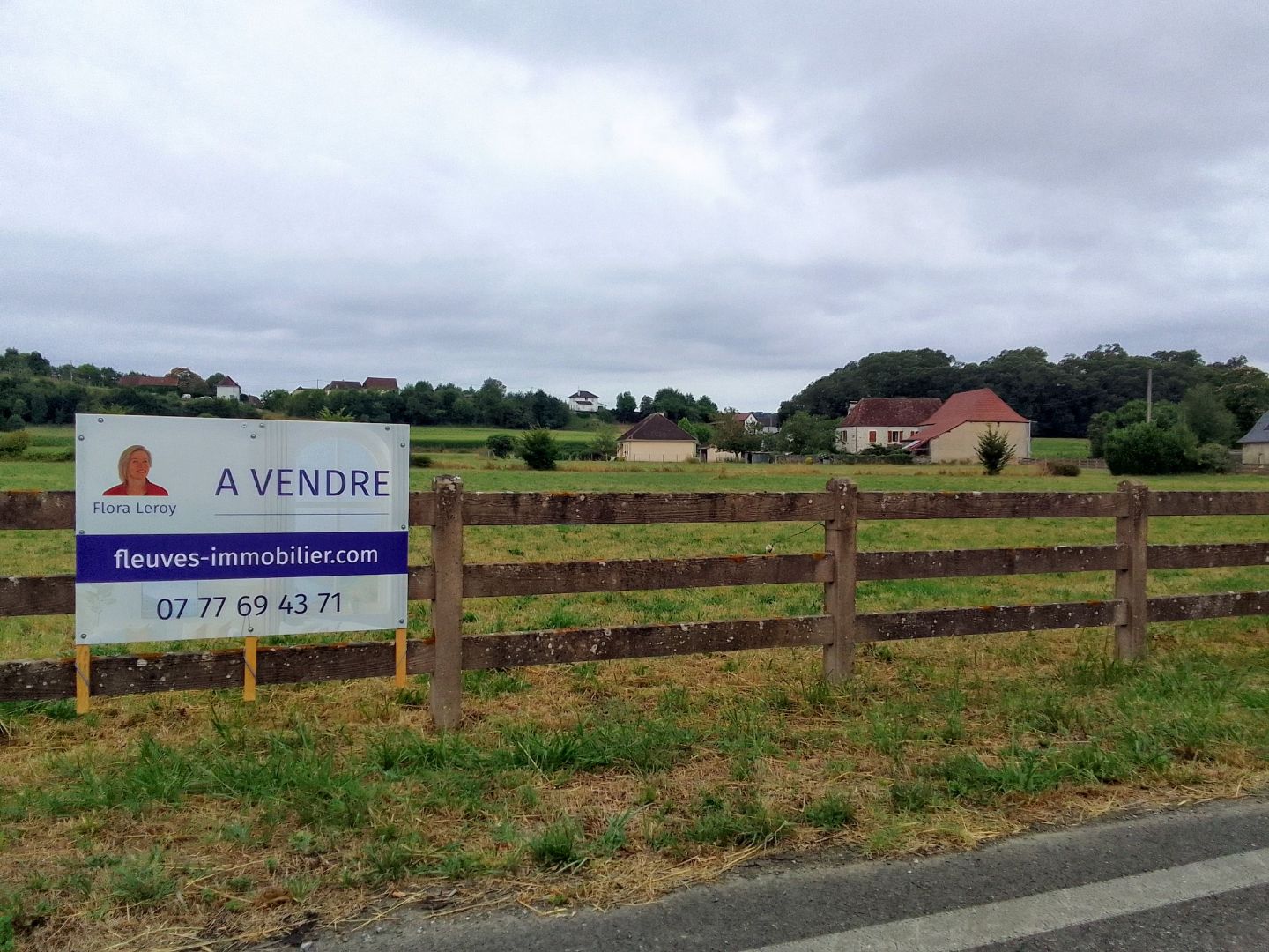 TERRAIN À BÂTIR DE 1.031 M²