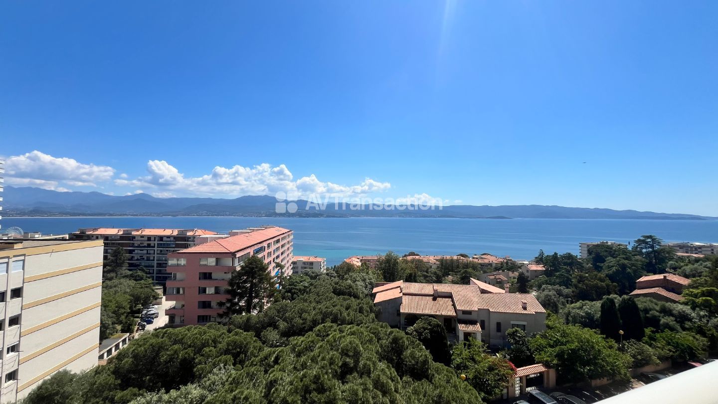 Ajaccio Parc Berthault Duplex d'exception à vendre avec vue me.