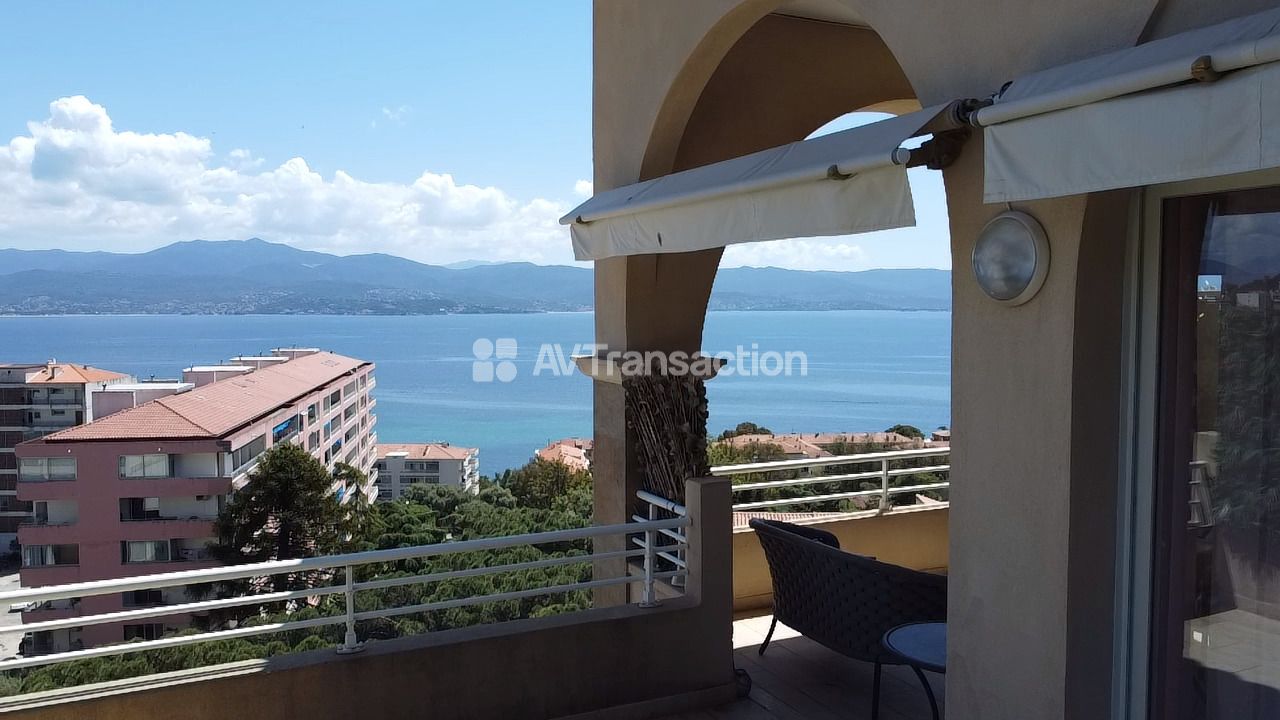 Ajaccio Parc Berthault Duplex d'exception à vendre avec vue me.