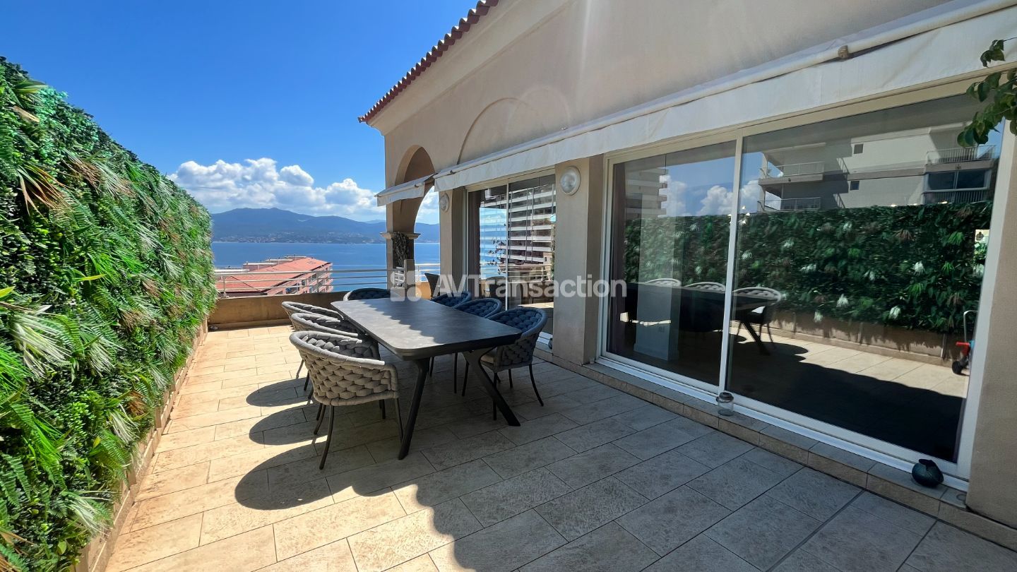 Ajaccio Parc Berthault Duplex d'exception à vendre avec vue me.