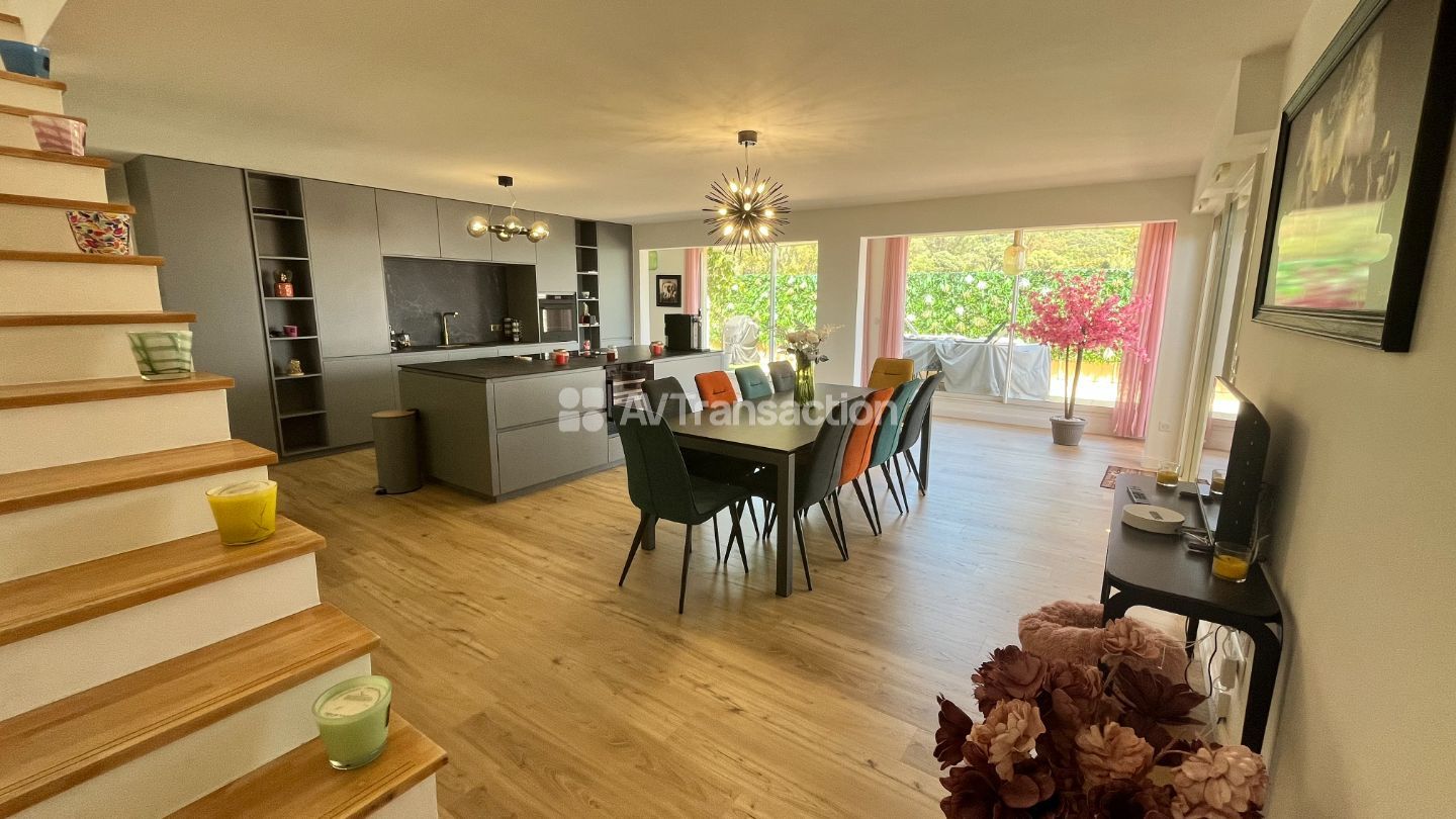 Duplex à vendre  - 5 pièce(s) - 220m2 - Ajaccio (20000)