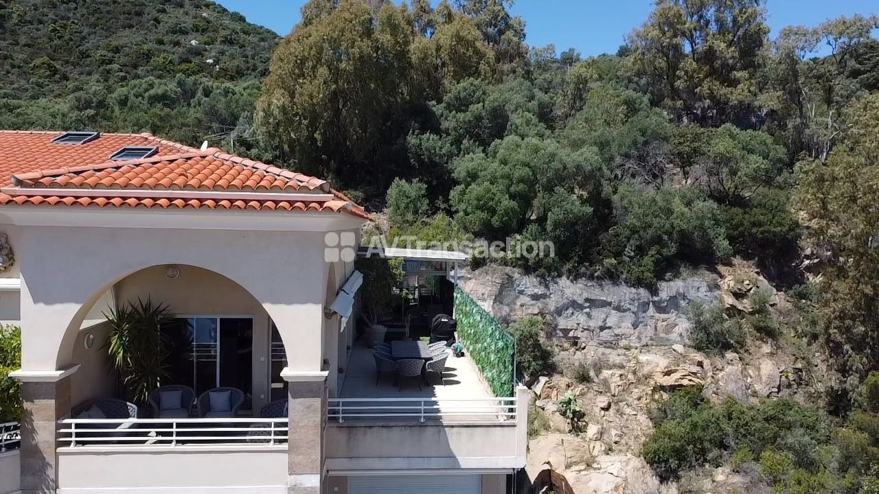 Duplex à vendre  - 5 pièce(s) - 220m2 - Ajaccio (20000)