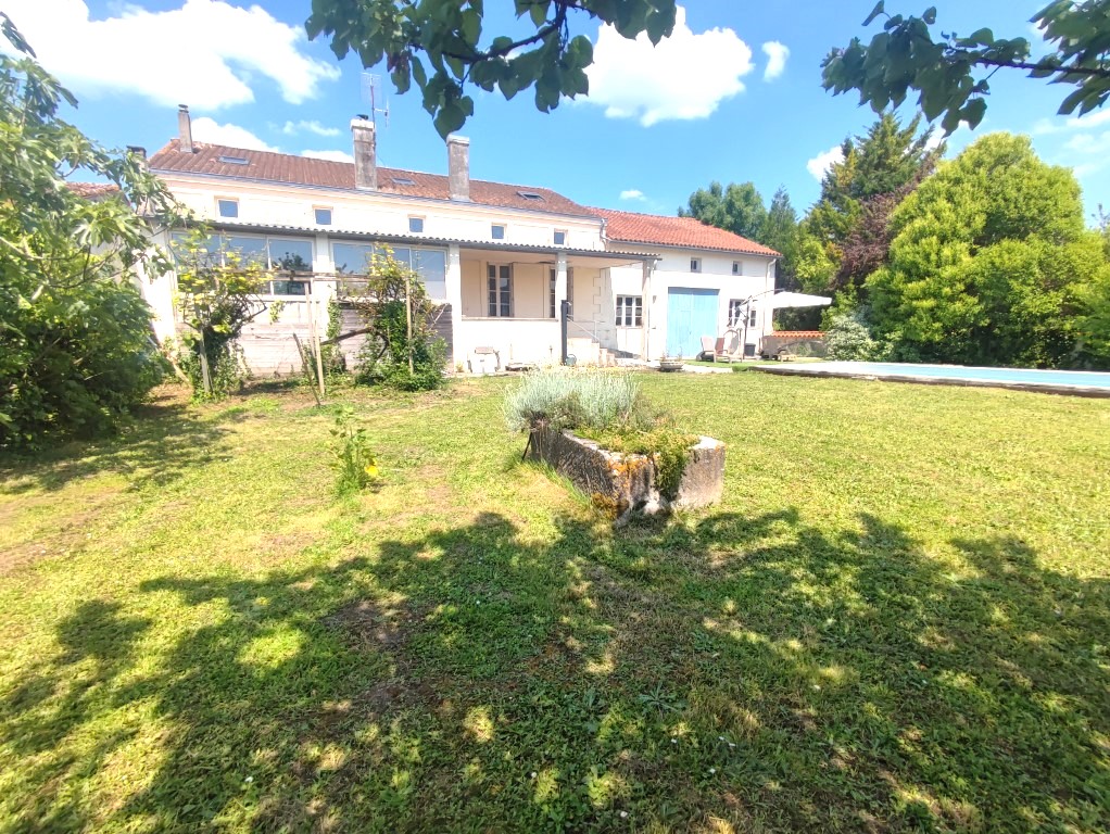 Maison à vendre  - 7 pièce(s) - 190m2 - Pons (17800)