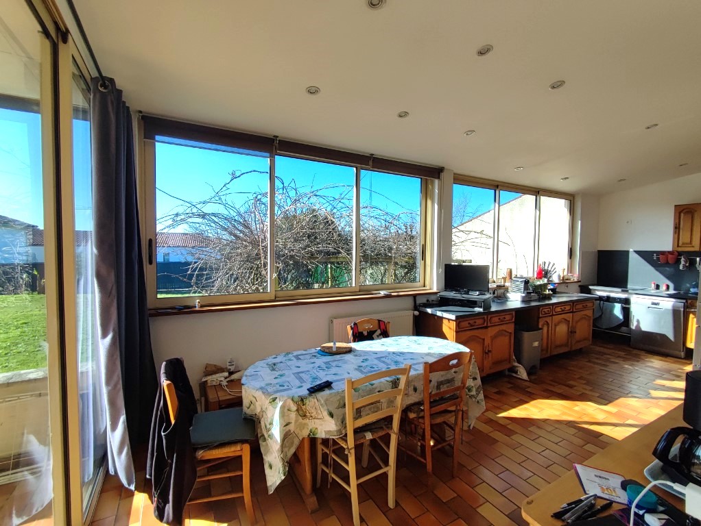 Maison à vendre  - 7 pièce(s) - 190m2 - Pons (17800)