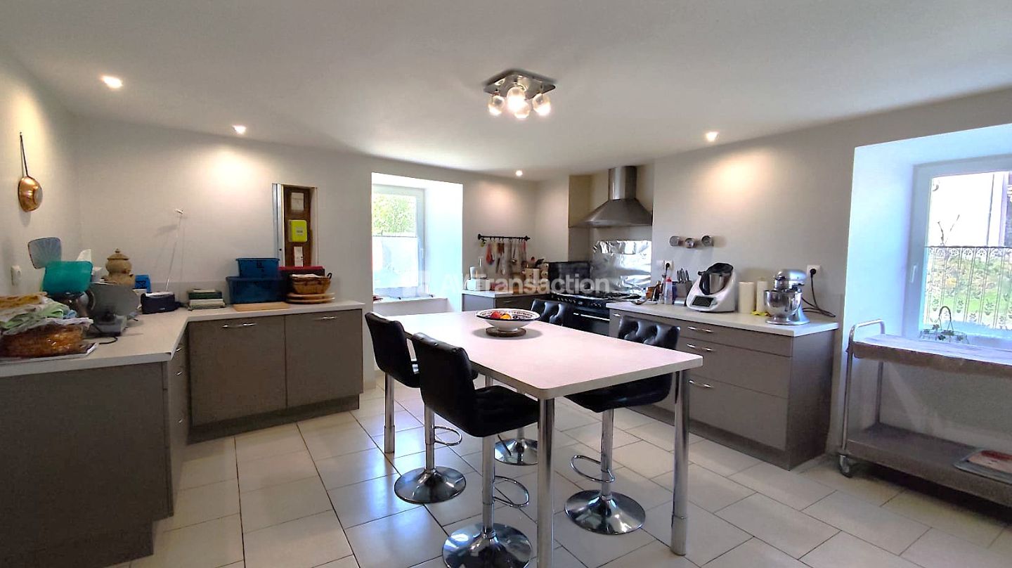 Maison à vendre  - 14 pièce(s) - 370m2 - Arlempdes (43490)