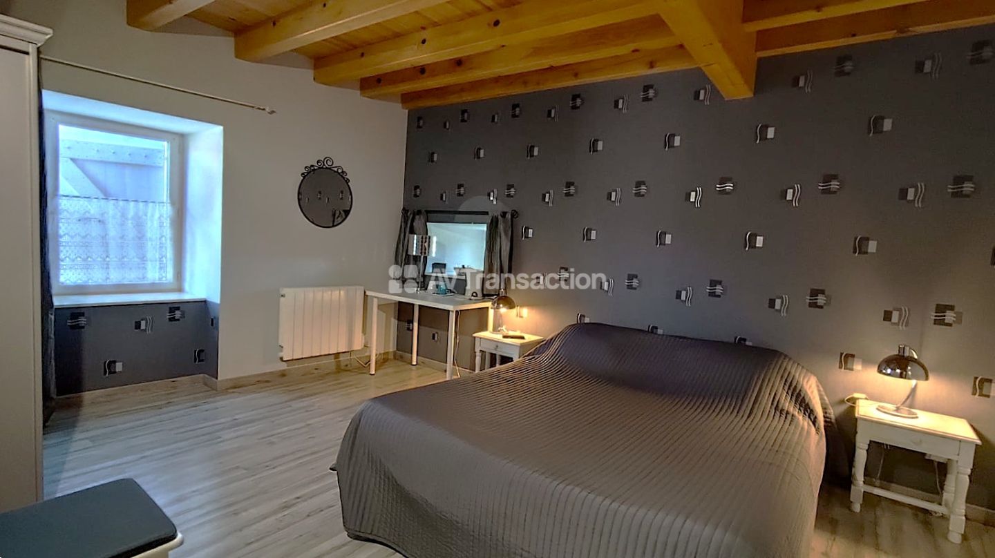 Maison à vendre  - 14 pièce(s) - 370m2 - Arlempdes (43490)