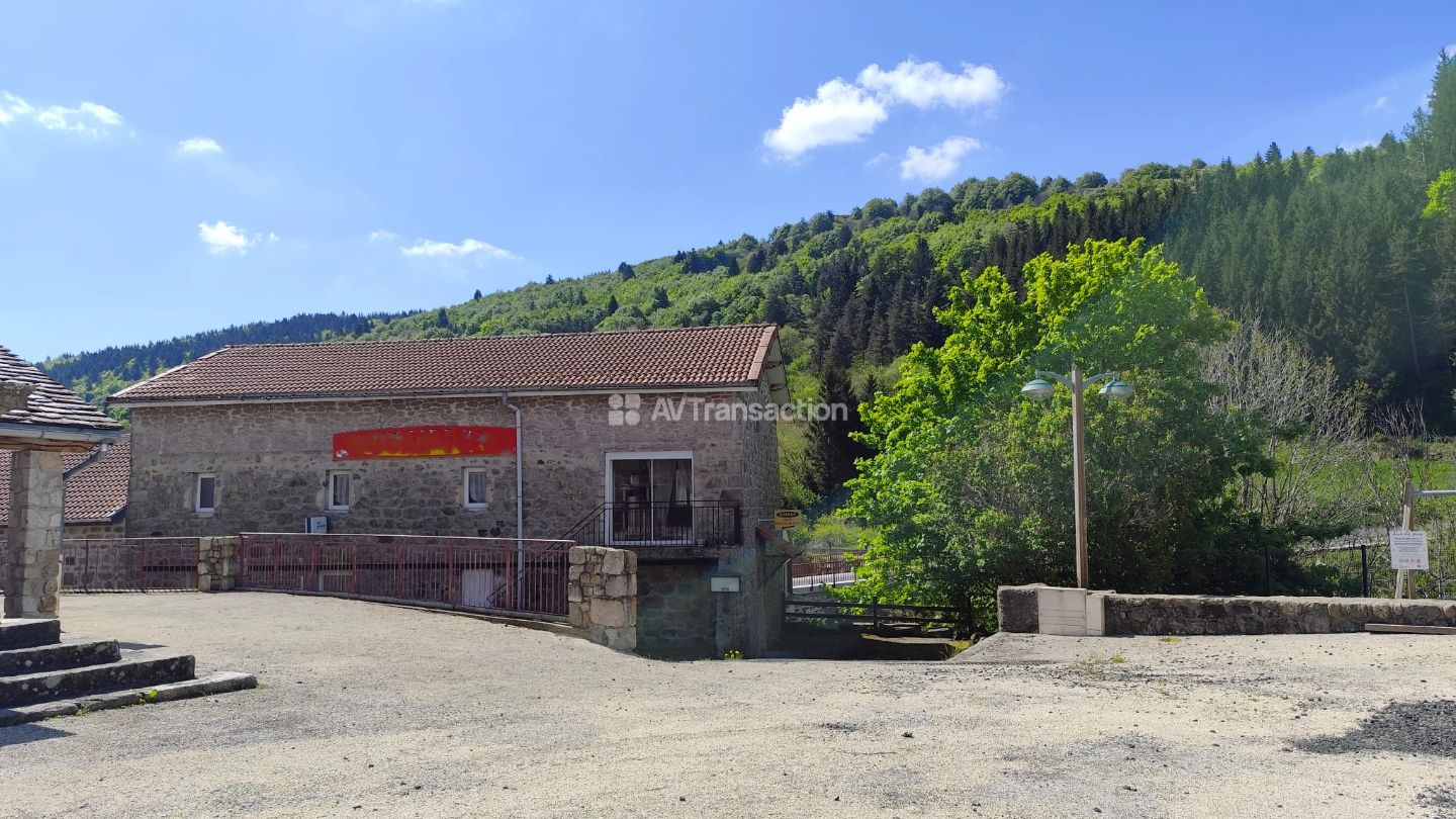 Maison de village, 4 chambres, salle / atelier lumineux, garage