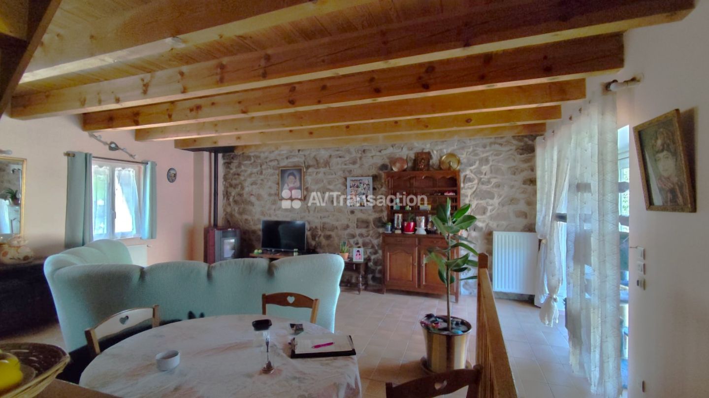 Maison de village à vendre  - 8 pièce(s) - 245m2 - Cros De Georand (7150)