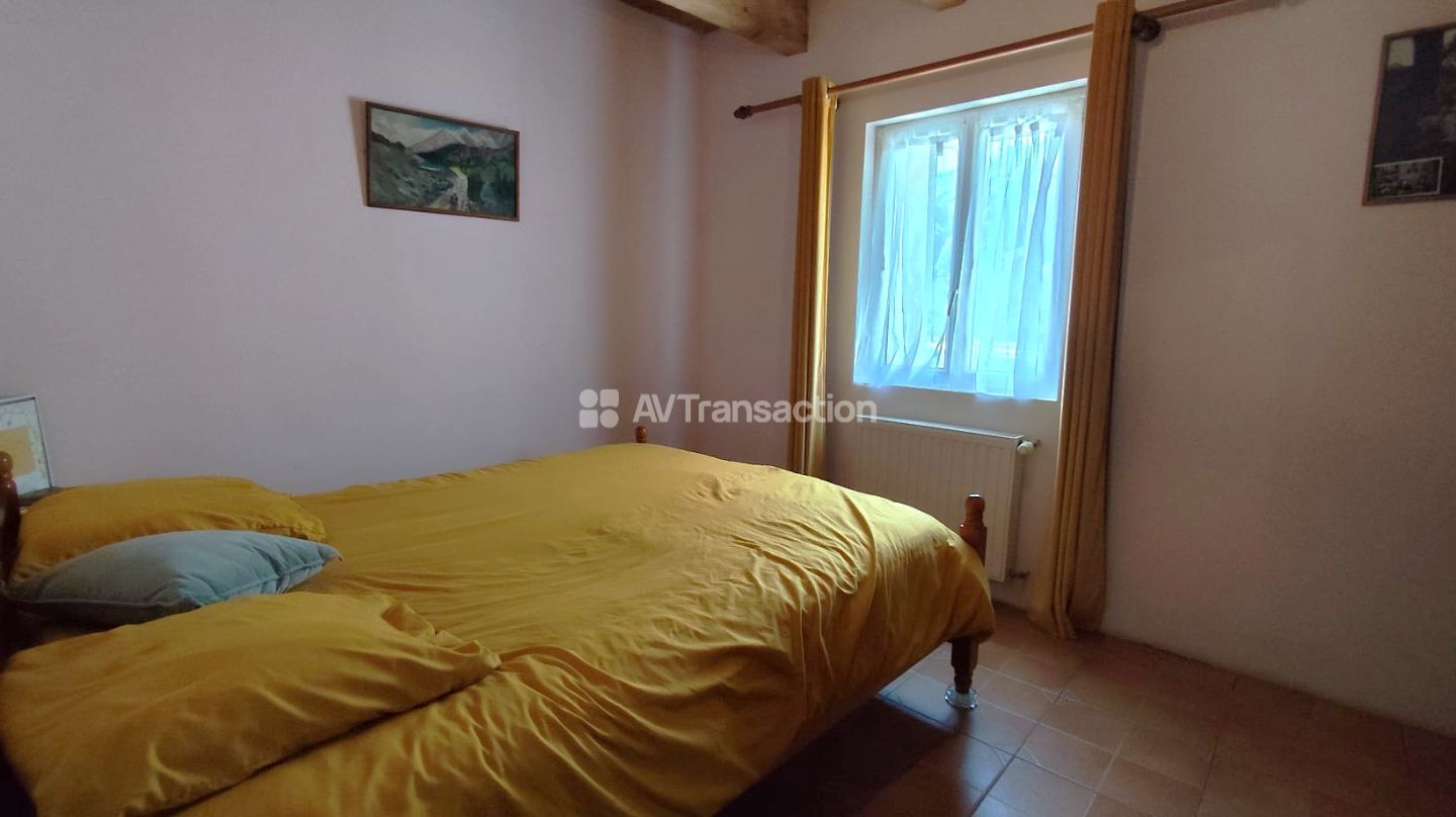 Maison de village à vendre  - 8 pièce(s) - 245m2 - Cros De Georand (7150)