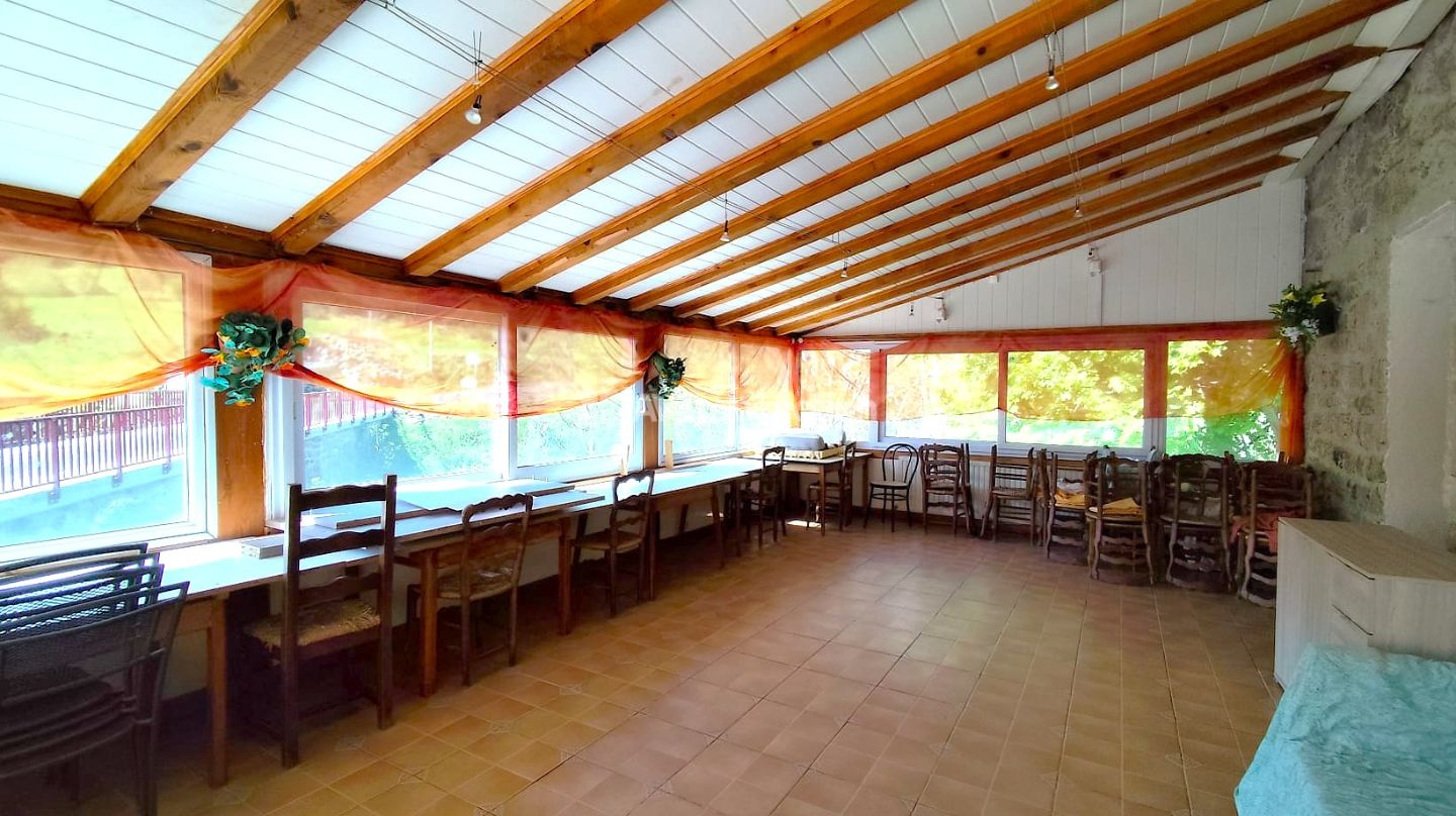 Maison de village, 4 chambres, salle / atelier lumineux, garage