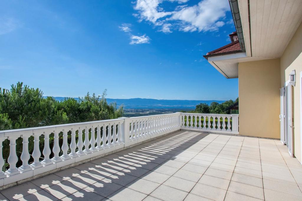  Superbe villa avec vue panoramique sur Genève et le lac 