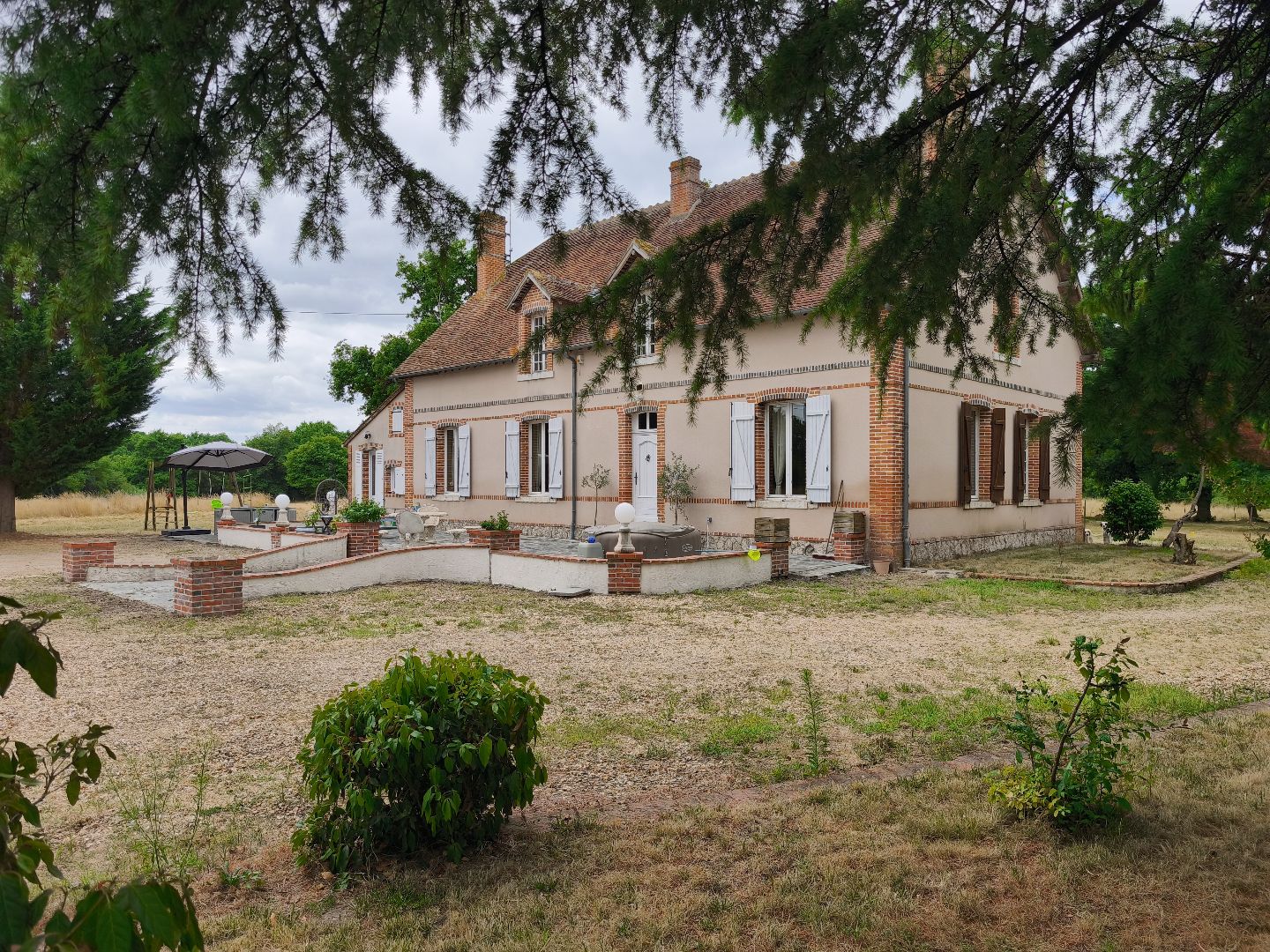 Maison de Maître avec étang bois et plaines chevaux/chasse