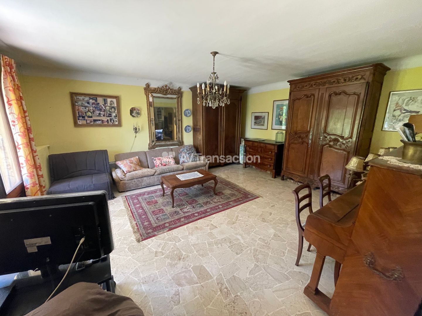 vaste appartement avec jardin et dépendances