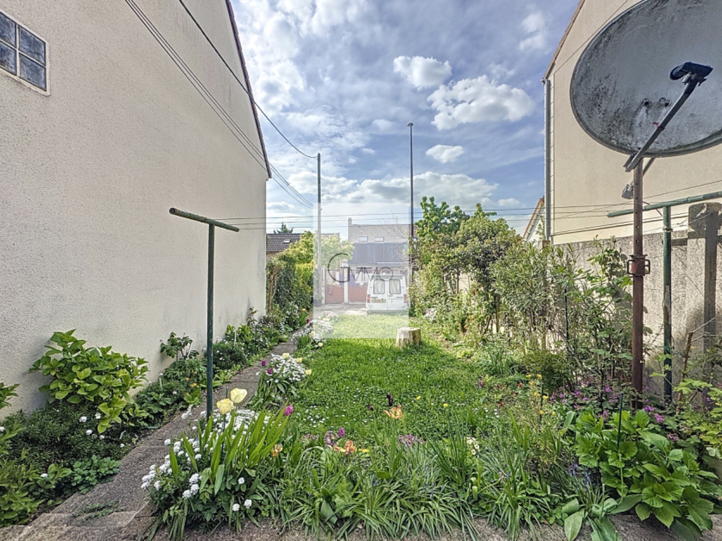 🏡 **Pavillon à rénover avec beau jardin – Quartier calme**