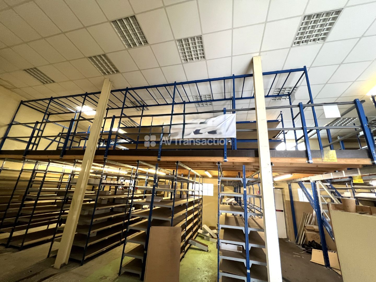 Entrepots et Bureaux à vendre  - 5 pièce(s) - 469m2 - Saint Germain En Laye (78100)