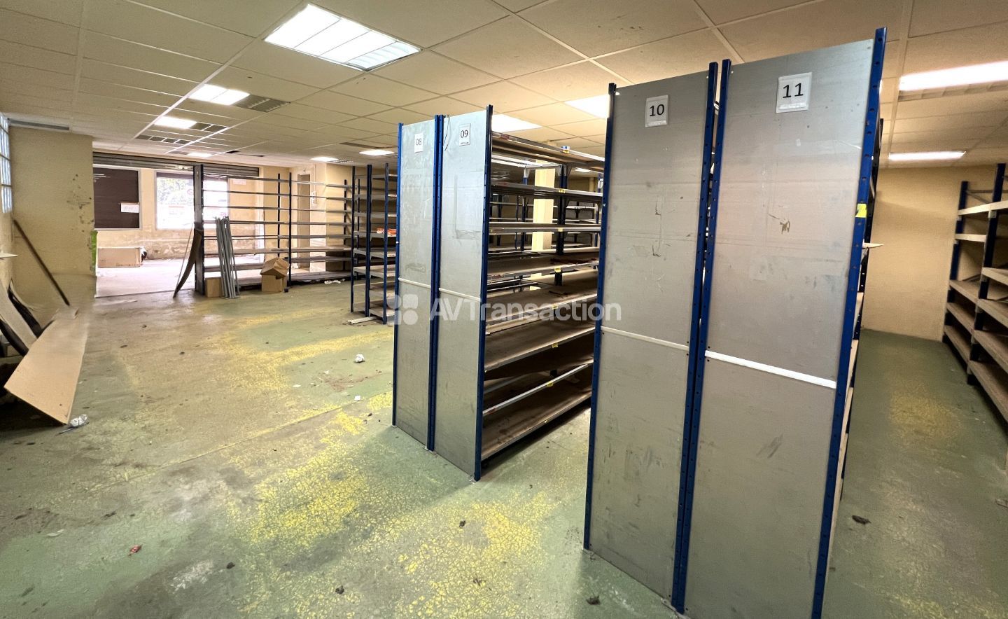 Entrepots et Bureaux à vendre  - 5 pièce(s) - 469m2 - Saint Germain En Laye (78100)