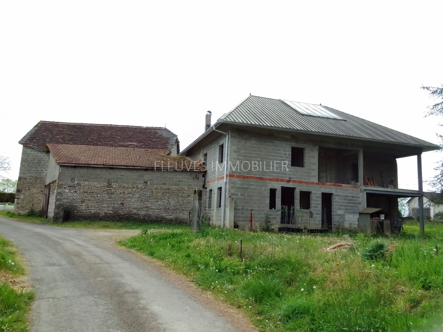 Maison à rénover à vendre  - 6 pièce(s) - 300m2 - Lucq-de-béarn (64360)