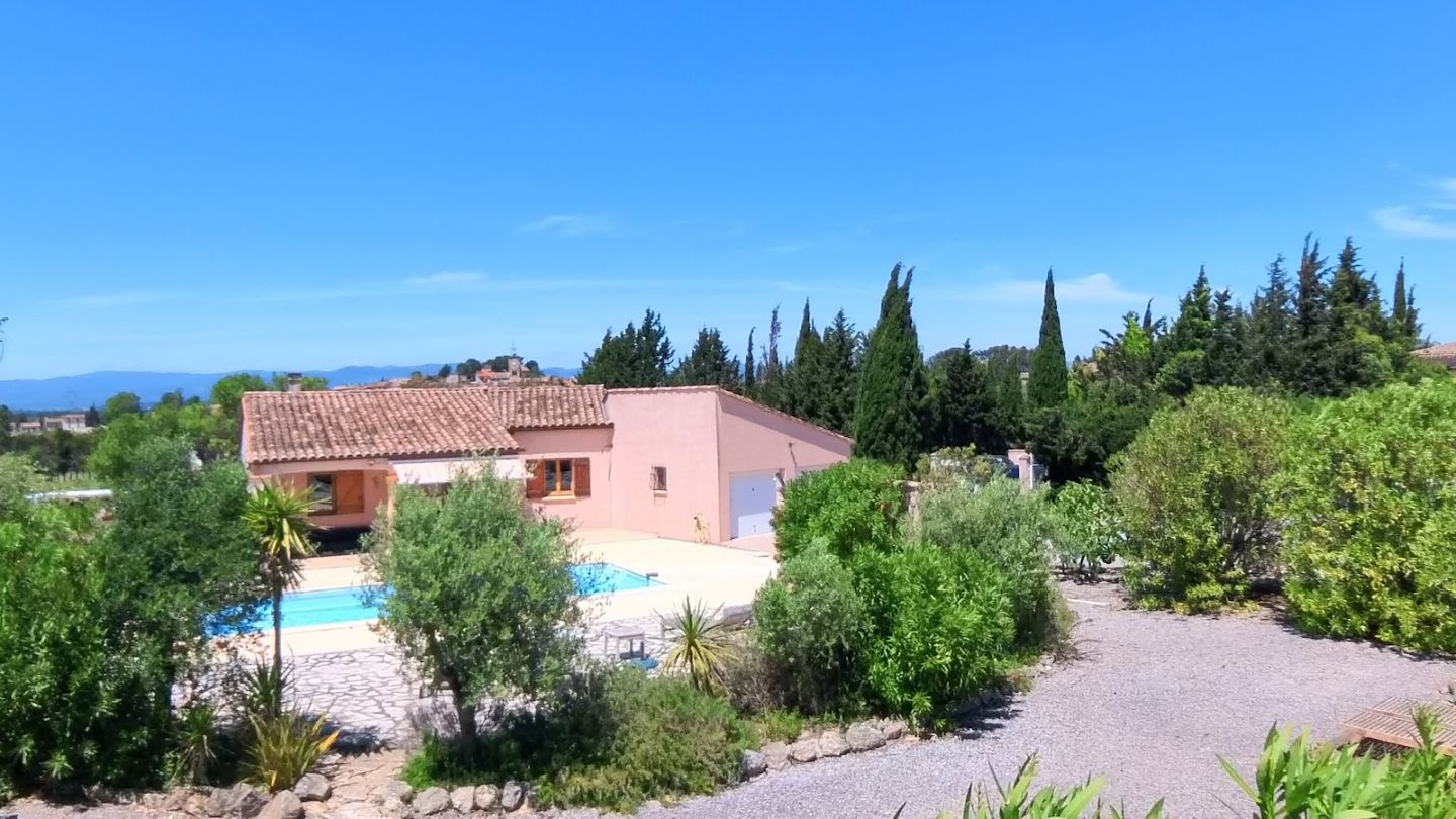 Villa 135m² avec 3 chambres, piscine, 2100m² à Castelnau-d'Aude