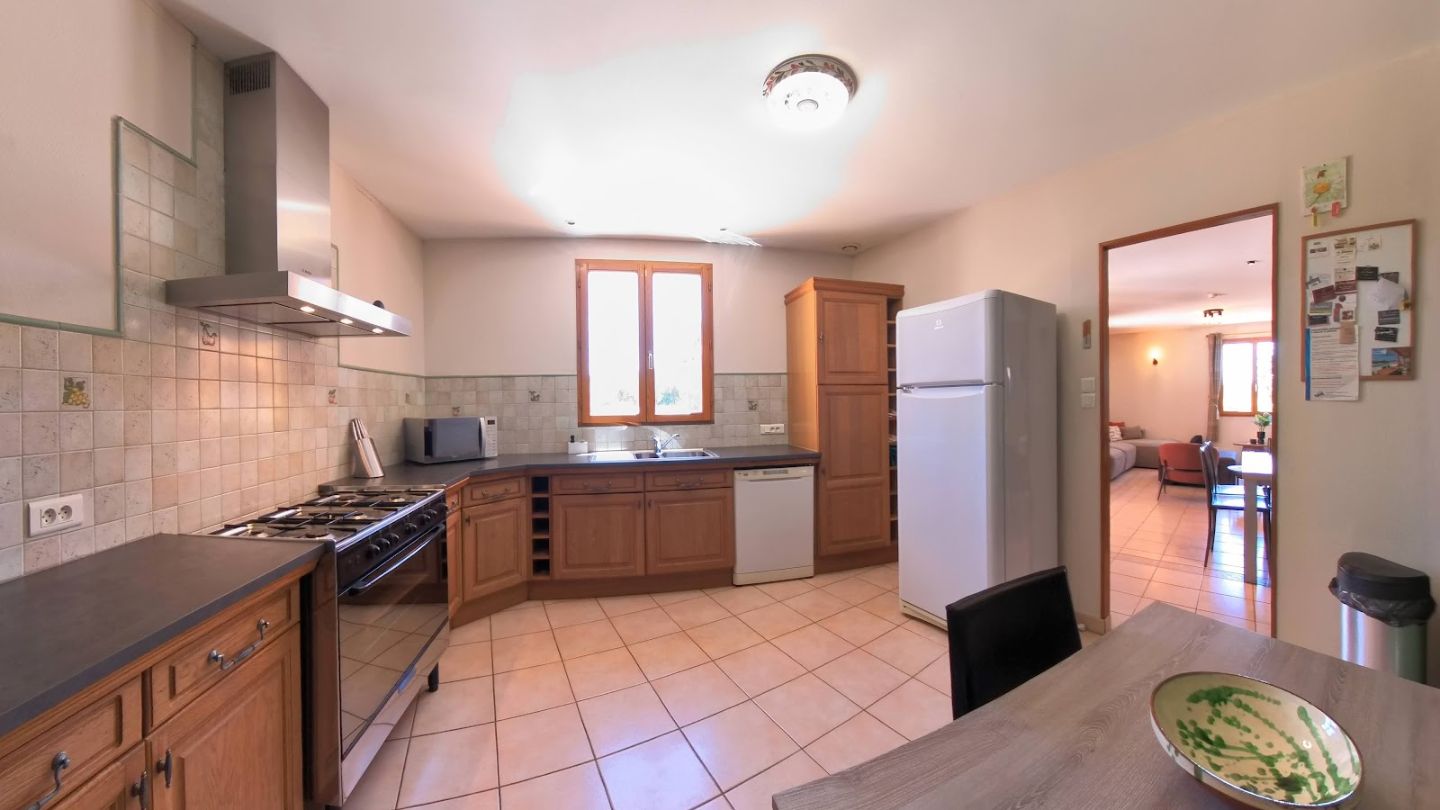 Villa 135m² avec 3 chambres, piscine, 2100m² à Castelnau-d'Aude