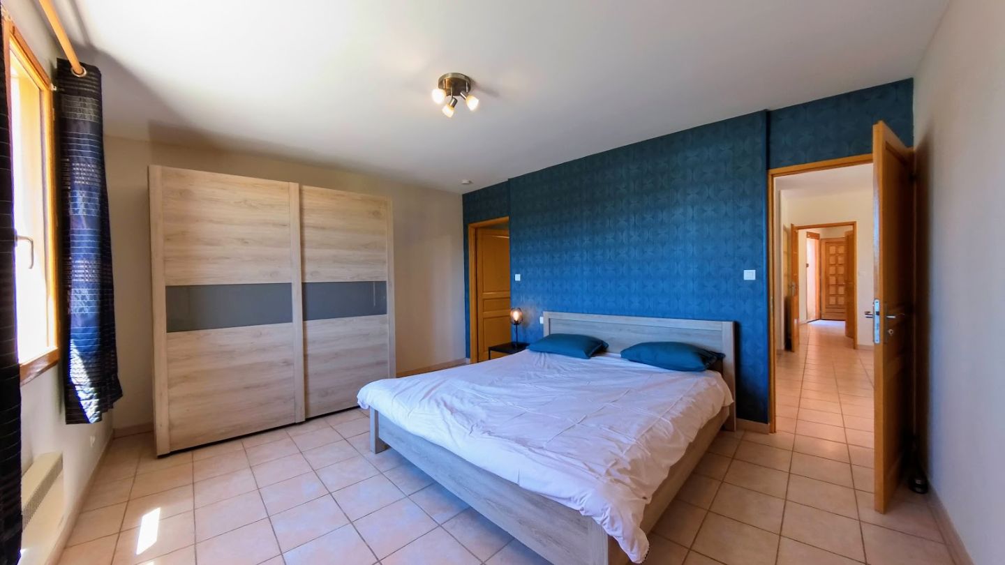 Villa 135m² avec 3 chambres, piscine, 2100m² à Castelnau-d'Aude