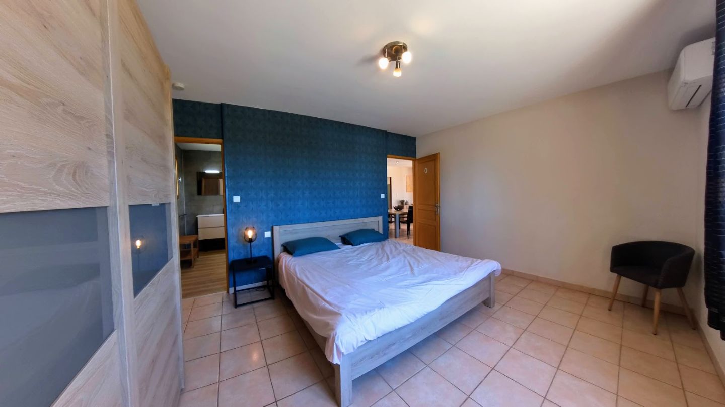 Villa 135m² avec 3 chambres, piscine, 2100m² à Castelnau-d'Aude