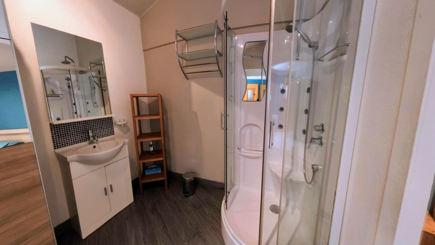 Villa 135m² avec 3 chambres, piscine, 2100m² à Castelnau-d'Aude